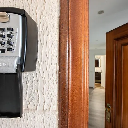 4 Estaciones - Tu Hogar En El Corazón De Apartamento Oviedo